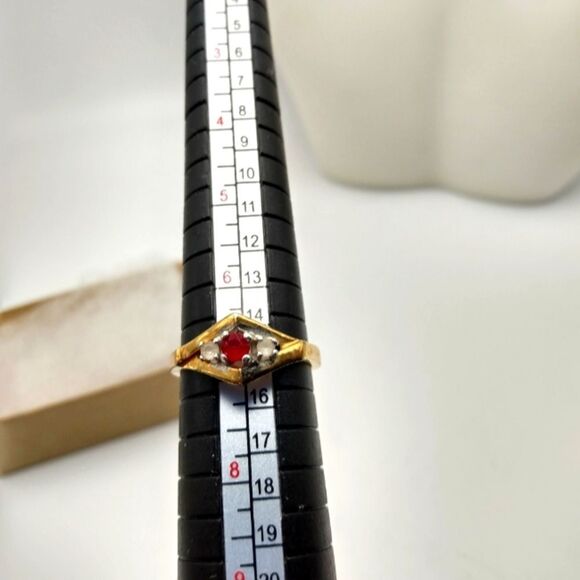 Gorgeous glass ruby stone ring 18kge gold‎ ring size 7 - Picture 1 of 7